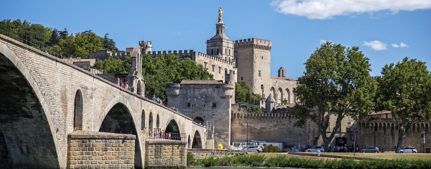 Avignon la cité des papes pont d'avignon sud de France